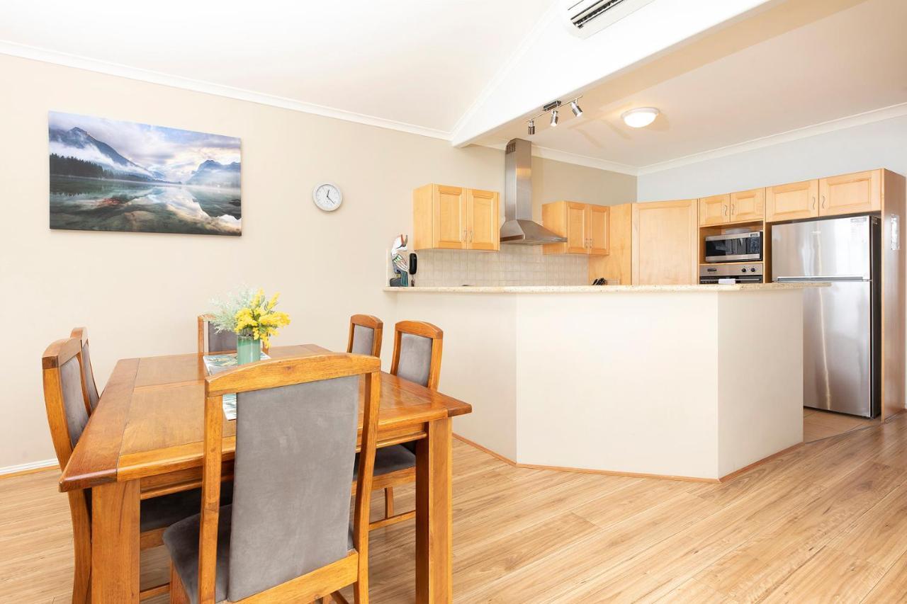 Meridian Beachside Apartments Олд-Бар Екстер'єр фото